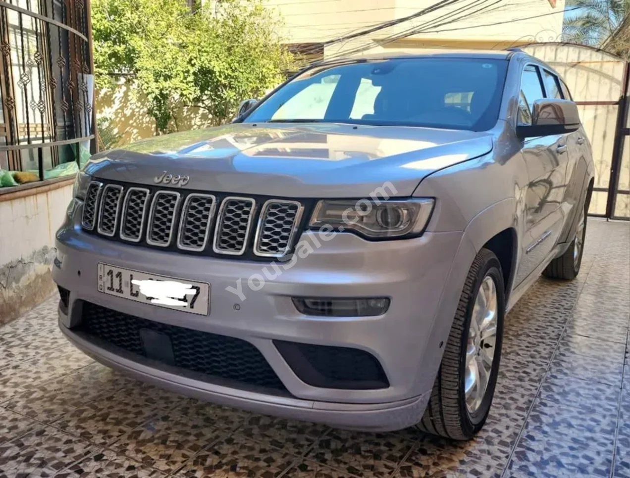 جييب جراند شيروكي سومت 2019 اتوماتيك 72,000 كم 6 سلندر دفع رباعي اس يو في فضي بنزين