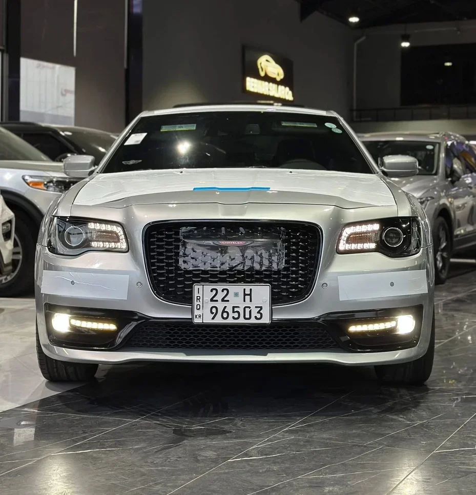 كرايسلر 300C 2022 اتوماتيك 70,000 كم 6 سلندر دفع أمامي سيدان أبيض بنزين