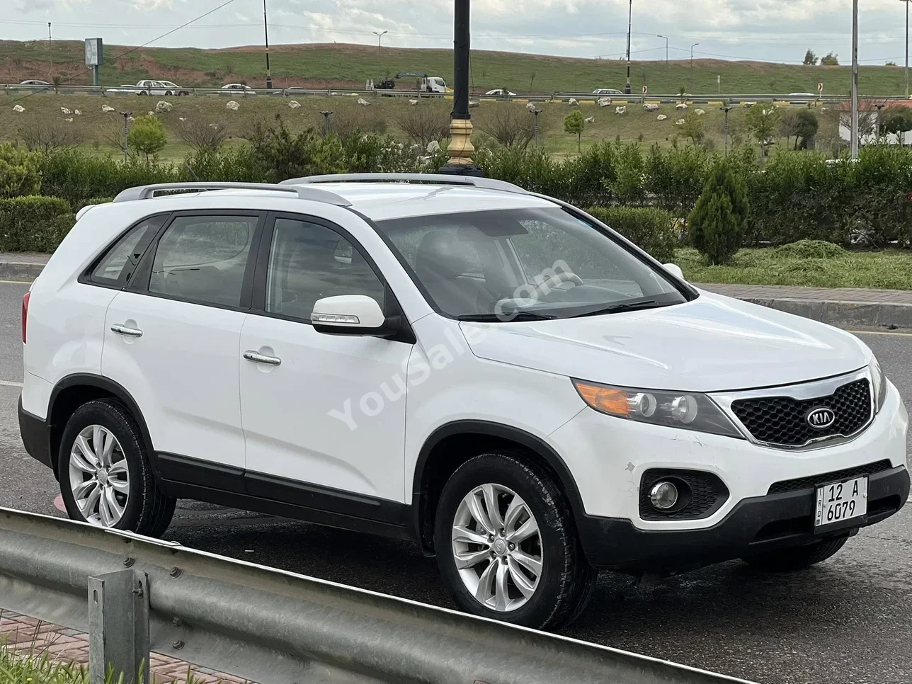 Kia  Sorento  2012  Automatic  320,000 km  6 Cylinder  4WD  SUV  White  Gasoline