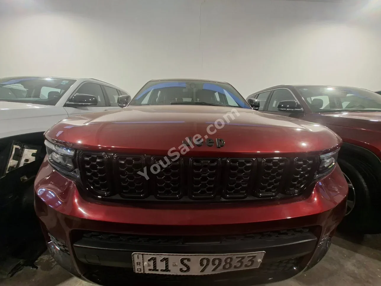 جييب شيروكي 2023 اتوماتيك 55,000 كم 8 سلندر دفع رباعي اس يو في عنابي بنزين
